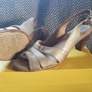 Slingback sandals with kitten heel
